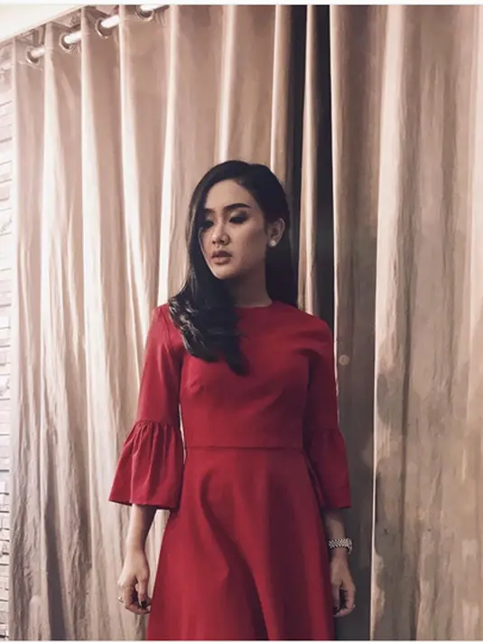 Sebagai artis yang memiliki banyak penggemar, ia sering mengunggah kegiatannya. Baik menjalani syuting ataupun sedang menghibur di atas panggung. Tapi, tidak semua komentar baik di halaman komentarnya. (Instagram/cita_citata)