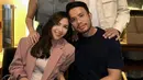 <p>Jessica tampil mengenakan blazer pink oversize. Sedangkan Yakup mengenakan tshirt hitamnya. [@jesicamila03]</p>