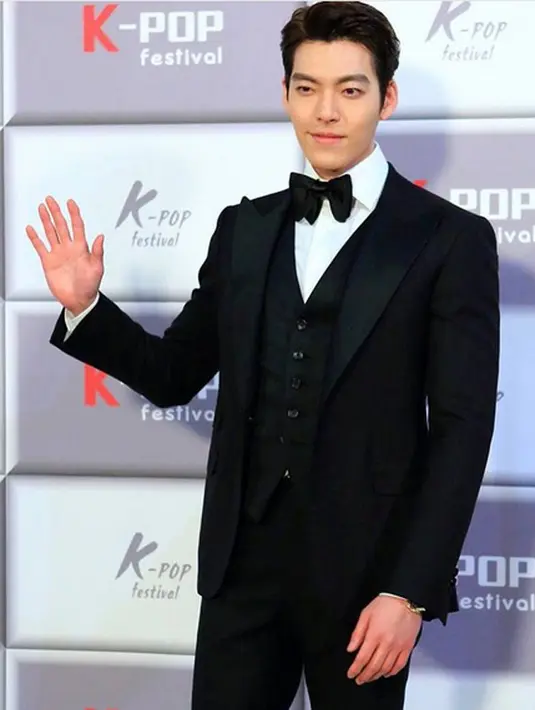 Hong Jong Hyun juga menuturkan yang ia rasakan saat pertama kali mendengar kabar sahabatnya itu menderita sakit kanker. Awalnya, ia tidak percaya jika Kim Woo Bin akan menderita sakit seperti itu. (Instagram/actorkimwoobin)