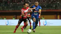 Duel Madura United Vs Arema FC di Stadion Gelora Madura, Pamekasan, Sabtu (20/7/2019) malam. (Bola.com/Aditya Wany)
