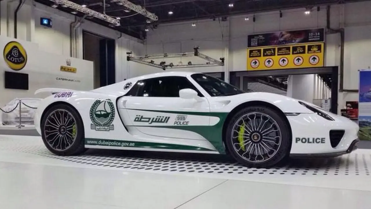 Porsche 918 Jadi Mobil Dinas Polisi Dubai