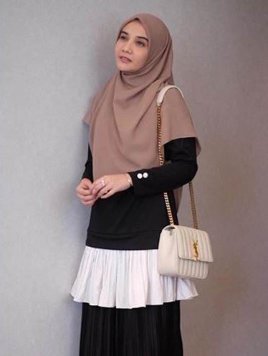 FOTO: Gaya OOTD Zaskia Sungkar, Modis dan Elegan - ShowBiz ...