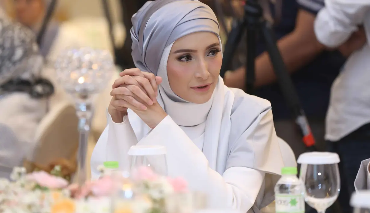 Artis senior Inneke Koesherawati mengaku sedih menjalani puasa kali ini. Seperti diketahui, belum lama ini, suaminya, Fahmi Darwansyah di vonis hukuman oleh hakim Tipikor Jakarta Pusat. (Nurwahyunan/Bintang.com)