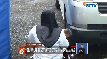 Saat tes CPNS tak sedikit pesertanya yang membawa anak ataupun ditemani keluarga. Bahkan, seorang ibu rela menyusui anaknya di saat ujian karena si bayi menangis.