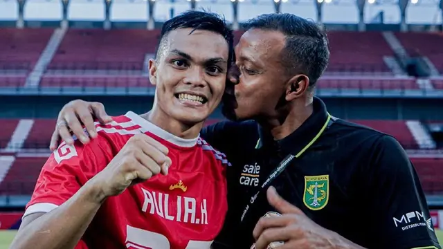 Gaya Selebrasi Pemain Persebaya Rayakan Runner-up Liga 1 2019
