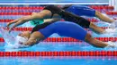 Gaurika Singh saat bersaing dengan lawannya di gaya punggung 100 meter Putri di Olimpiade Rio 2016, Rio de Janeiro, Brasil, (7/8). Catatan terbaiknya Gaurika Singh di nomor tersebut adalah 1 menit 8,12 detik. (REUTERS/Michael Dalder)