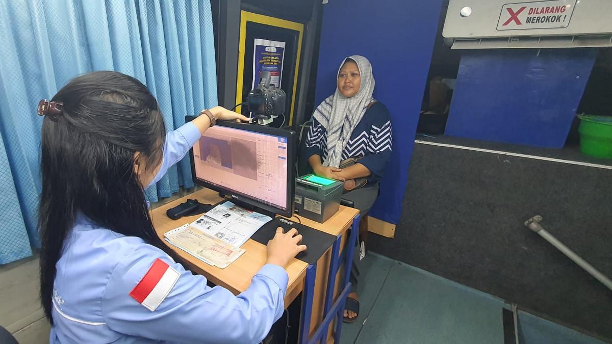 Simanis Surabaya Beroperasi Lagi, Warga Bisa Perpanjang SIM Malam Hari