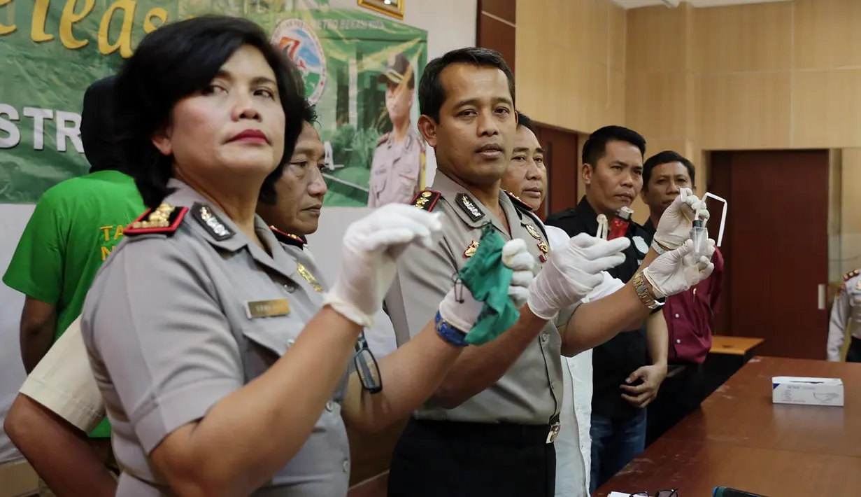 "Yang bersangkutan menggunakan di salah satu tempat hiburan di Jakarta Barat. Dan mungkin belum tuntas dan melanjutkan kembali di mobil yang di parkir di daerah Caman, Bekasi," kata Wakapolres Metro Bekasi, AKBP Wijonarko. (Deki Prayoga/Bintang.com)