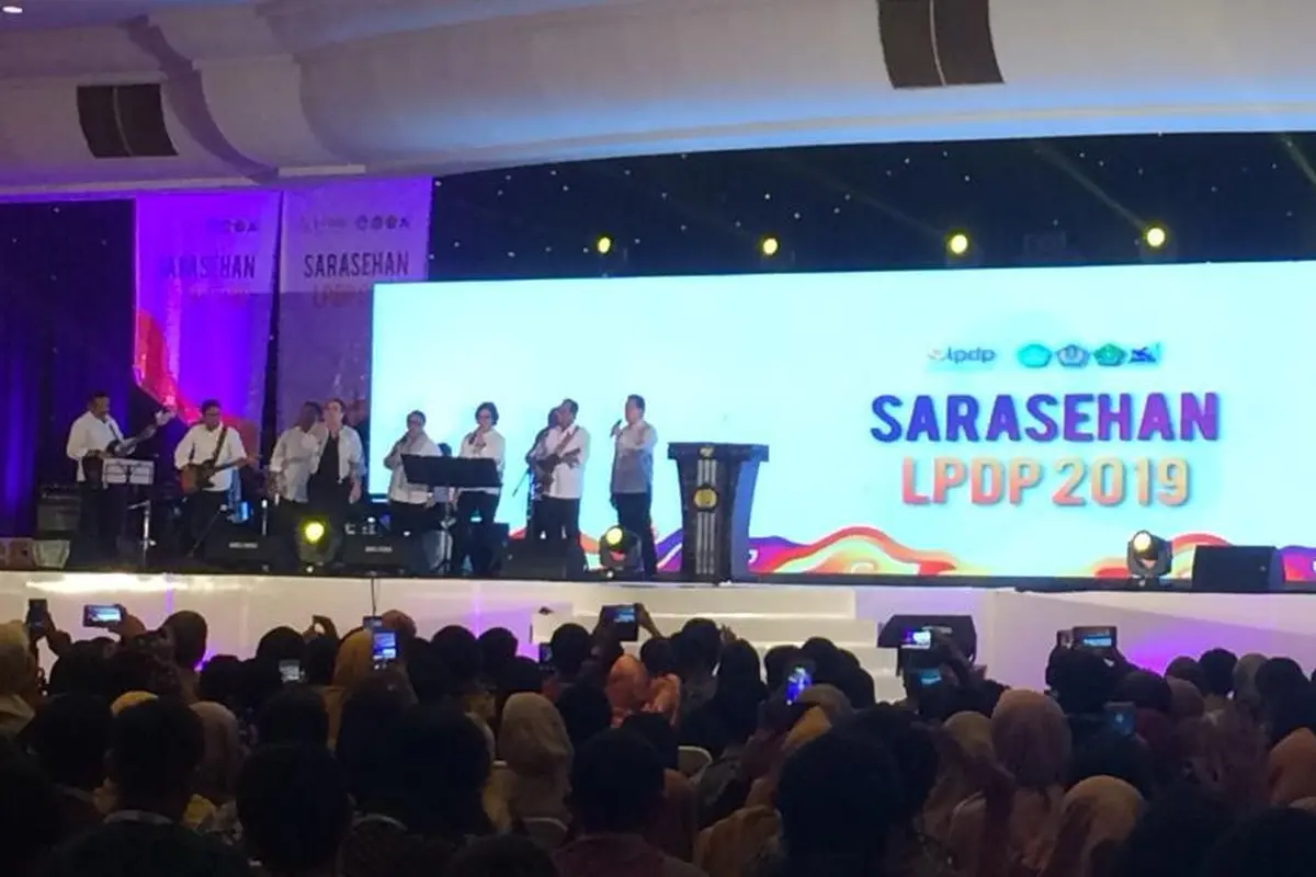 Group musik yang berisikan Menteri Kabinet Kerja atau yang biasa disebut Elek Yo Band tampil dalam acara  temu alumni dan awardee LPDP lintas angkatan.