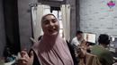 Istri Ammar Zoni ini juga turut memperlihatkan ruangan editor bagi akun media sosial terutama YouTube milik keluarga. Dirinya mengaku meski terlihat keci, namun ruangan tersebut pula mampu menghasilkan pundi-pundi rupiah. (Liputan6.com/YouTube/Aish TV)