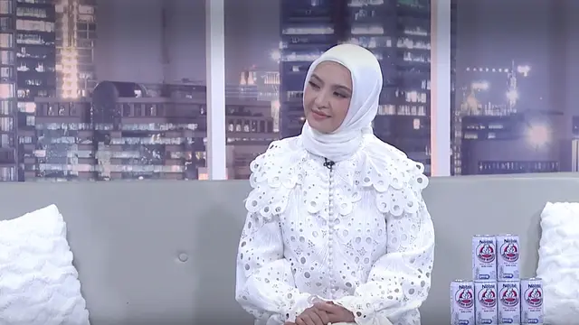 Biar Nggak Lemas Seharian, Mamah Dedeh dan Raline Shah Bagikan Tips Sahur Sehat Saat Berpuasa