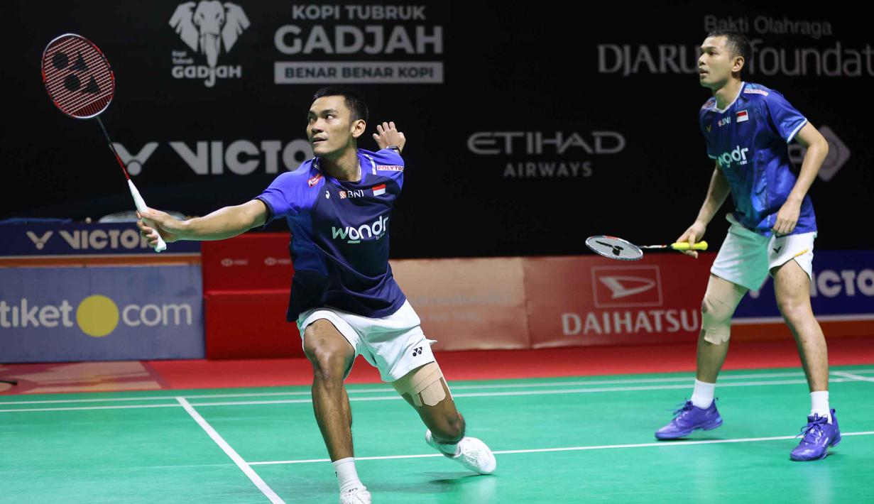 Bertanding di Istora Gelora Bung Karno, Senayan, Jakarta, pada Kamis (22/1/2026), Fajar Alfian/Muhammad Fikri unggul lewat rubber set 2-1 dengan skor 21-16, 18-21, dan 21-13. Tampak dalam foto, pebulu tangkis ganda putra Indonesia, Fajar Alfian/Muhammad Fikri saat bertanding melawan Leo Carnando/Bagas Maulana pada babak 16 besar Indonesia Masters 2026 di Istora Gelora Bung Karno, Senayan, Jakarta, pada Kamis (22/1/2026). (Bola.com/M Iqbal Ichsan)
