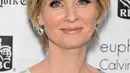 Cynthia Nixon dikenal sebagai Miranda di serial ‘Sex and The City’ yang merupakan penggila pria. Mungkin itulah yang membuat orang terkejut ketika mengetahui ia adalah seorang homoseksualitas, pasangannya bernama Christine Marinoni. (AFP/Bintang.com)