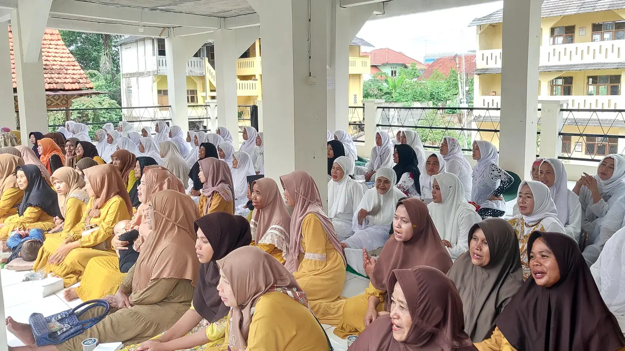 Emak-emak Majlis Taklim Ingin Dana Abadi Pesantren Tetap Ada. (Minggu, 07/01/2024).