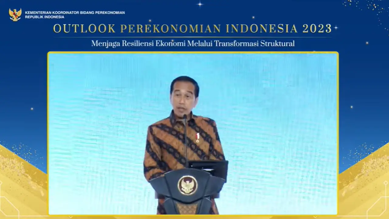 Presiden Jokowi saat memberikan sambutan di acara Outlook Ekonomi Indonesia 2023 di Hotel Ritz Calton, Jakarta Selatan, Rabu (21/12/2022).