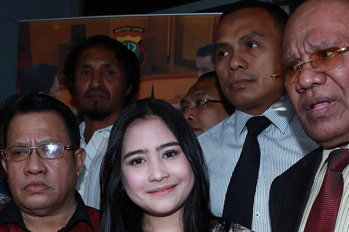 Prilly Latuconsina