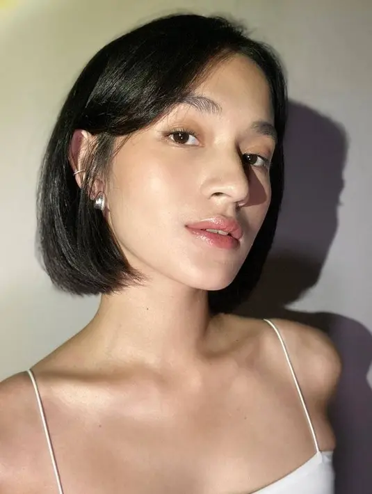 <p>Dari kabar yang beredar, Ardhito dan Jeanne menikah pada 2019 silam. Dari pernikahan tersebut, mereka dikaruniai seorang putri cantik bernama Asmara. [Foto: instagram.com/jeannetasfdl]</p>