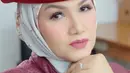 Sebelumnya, Bunda Corla syok mendengar lagu “No Comment” dari Tuty Wibowo. Gara-gara dibahas Bunda Corla, Tuty Wibowo kini kerap jadi bintang tamu acara varietas stasiun televisi swasta, manggung off-air maupun on-air. Sebagai ucapan terima kasih, Tuty Wibowo kerap mengunggah cuplikan video siaran Bunda Corla di akun Instagram pribadinya. (Foto: Dok. Instagram @tuty_wibowo).