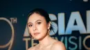Wulan Guritno tampil memikat dalam balutan gaun karya desainer Ansoe yang berhasil menonjolkan sisi elegan dan glamor sang aktris. [@snap.nuel].