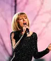 Taylor Swift sosok penyanyi berbakat dan multitalenta. Dibalik itu semua, Taylor dikenal jago banget menciptakan lagu dan membuat puisi sejak duduk di bangku SD. (AFP/Bintang.com)