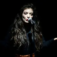 Lagu-lagu di album barunya bakal tak sempurna adalah kekhawatiran yang dirasakan oleh penyanyi yang salah satu lagunya pernah menjadi ‘soundtrack’ film ‘The Hunger Game: Mockingjay Part 1’. (Bintang/EPA)