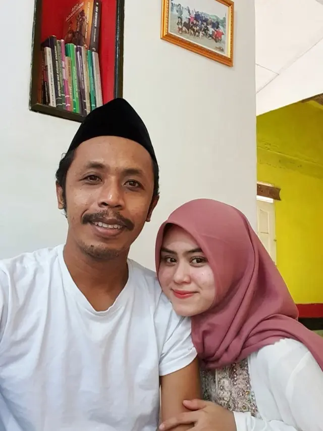 Terpaut Usia 12 Tahun, Ini 6 Potret Mesra Mas Pur dan Dwinda Ratna