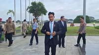 Wakil Presiden RI Gibran Rakabuming Raka menanggapi soal dirinya dipecat PDI Perjuangan (PDIP) sebagai kader.  (Lizsa Egeham).