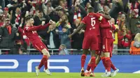 Setelah bermain imbang tanpa gol di babak pertama, Liverpool memastikan kemenangan berkat dua gol dalam rentang waktu dua menit di babak kedua, masing-masing dari bunuh diri Pervis Estupinan dan sontekan Sadio Mane. (AP/Jon Super)