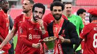 Winger Liverpool, Mohamed Salah, berhasil membawa Liverpool meraih trofi Carabao Cup dan Piala FA musim ini. Berkat prestasi tersebut, Salah merengkuh penghargaan pemain terbaik Premier League versi PFA. (AFP/Glyn Kirk)
&nbsp;