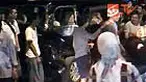 KA Citrajaya jurusan Kroya-Jakarta menabrak sebuah minibus di wilayah Matraman, Jaktim. Enam orang terluka. 