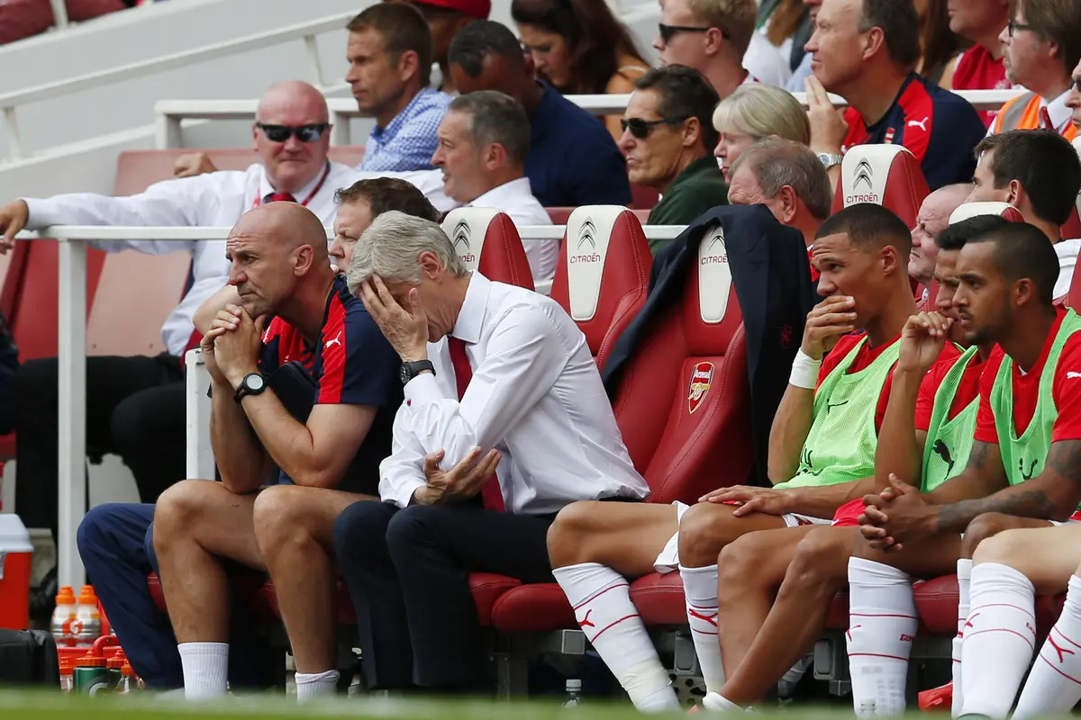 Kenang Kemenangan Kontra Arsenal, Fan West Ham Rajam Tubuhnya