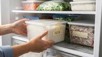 Ilustrasi simpan nasi di freezer. [Foto: Gemini]