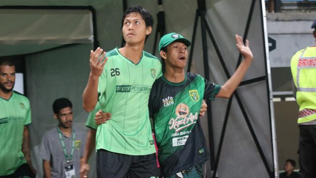 Penyandang Disabilitas Ikut Nonton Persebaya Versus Persib