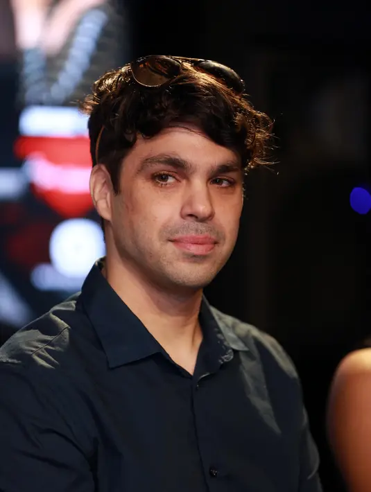 Dalam lagu ‘Jangan Salahkan Cinta’ ini Andini akan menyanyikan bait dalam bahasa Indonesia, sedangkan Ollie Jacobs, vokalis Arkarna melantunkan lirik berbahasa Inggris yang ditulisnya sendiri. (Deki Prayoga/Bintang.com)