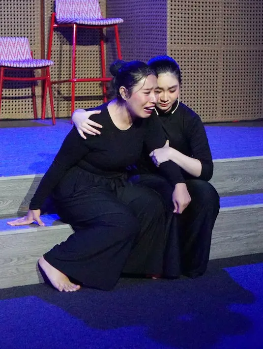 Sebanyak 11 peserta yang terpilih dalam Program Ruang Kreatif Seni Pertunjukan 2021 telah kembali ke Indonesia. Meraka juga menampilan hasil pelatihan melalui Fragmen Musikal Nurbaya yang ditampilkan di Auditorium Galeri Indonesia Kaya, Sabtu (18/11). [Foto: Dok. Galeri Indonesia Kaya]