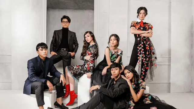 Para cast Dari Jendela SMP kompak gunakan outfit hitam