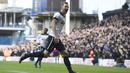 Penyerang Tottenham Hotspur, Harry Kane  tampil gemilang dengan mencetak tiga gol saat timnya melawan West Bromwich Albion pada laga Premier League di White Hart Lane stadium, London, (14/1/2017).   (EPA/Will Oliver)
