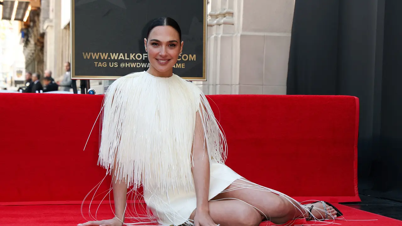 Aktris Israel Gal Gadot menghadiri Upacara Penghargaan Bintang Hollywood Walk of Fame di depan El Capitan di Los Angeles, California, pada 18 Maret 2025. VALERIE MACON / AFP