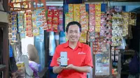 Juragan Udin, salah satu Mitra Bukalapak dari Yogyakarta. Pertumbuhan bisnis Mitra Bukalapak yang semakin kuat membawa Mitra Bukalapak menjadi penyumbang terbesar pendapatan grup BUKA pada kuartal pertama 2024. (Foto: Bukalapak)