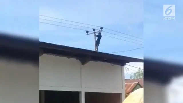 Seorang pemuda coba bunuh diri dengan memegang kabel tiang listrik di Pinrang, Sulawesi Selatan.
