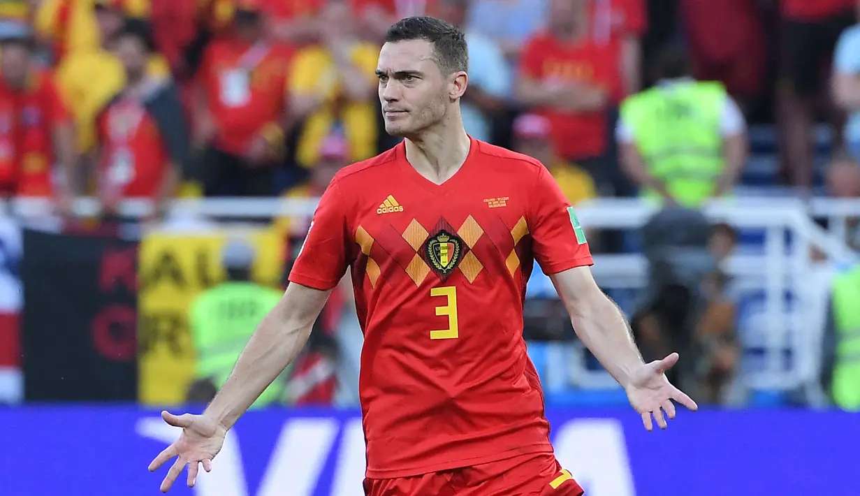 Thomas Vermaelen (Belgia) – Mantan pemain Arsenal dan Barcelona ini menginjak umur 35 tahun ketika Euro 2020 (Euro 2021) bergulir. Karirnya di level klub dimulai bersama Ajax pada tahun 2003, sedangkan karir di tim nasional dimulai pada tahun 2002 bersama Timnas U18. (Foto: AFP/Patrick Hertzog)
