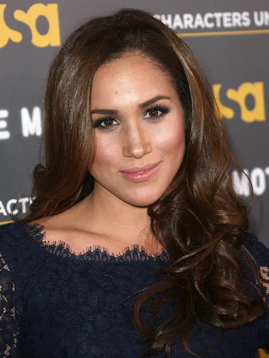 Tidak hanya Pangeran Harry, sosok Meghan Markle pun sangat merespon cinta  dari kekasihnya itu. Terbukti dirinya sudah mulai membiasakan diri melakukan tradisi ‘Tea Time’ seperti yang biasa dilakukan keluarga Kerajaan Inggris tersebut.  (AFP/Bintang.com)