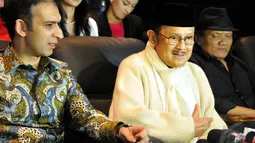 Mantan Presiden RI, BJ Habibie, saat nonton bareng film "Merry Riana: Mimpi Sejuta Dolar" di kantor MD Entertainment, Jakarta, Jumat (26/12/2014). (Liputan6.com/Panji Diksana)