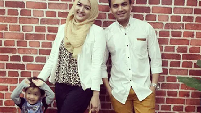 Sahrul Gunawan dan Indriani Hadi serta anak