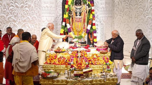 Perdana Menteri India Narendra Modi pada Senin (22/1/2024) memimpin konsekrasi Kuil Ram, kuil megah untuk dewa Hindu Lord Ram di situs yang diyakini sebagai tempat kelahirannya.