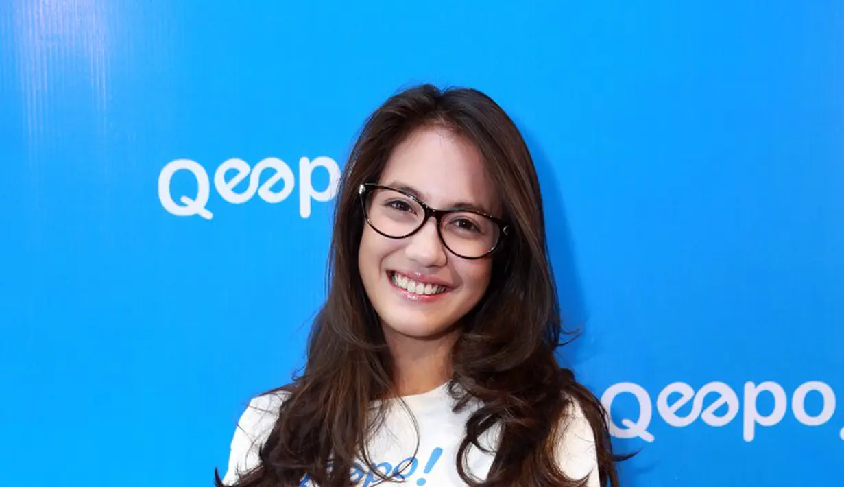 Menurut Pevita, ini adalah revolusi baru pada aplikasi berbagi konten eksklusif dan personal. Karenanya, tak hanya Pevita, beberapa selebriti papan atas pun telah bergabung di aplikasi ini.  (Deki Prayoga/Bintang.com)