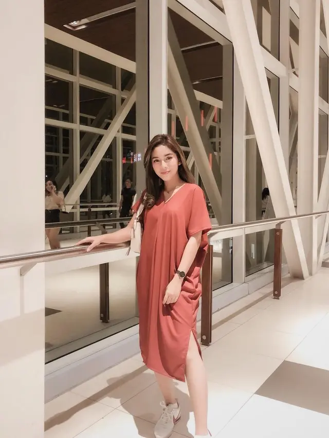 6 Potret Fay Nabila saat Pakai Simpel Dress, Bisa Jadi Inspirasi
