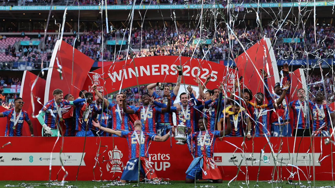 Foto: Akhir Penantian Panjang Crystal Palace, Sabet Piala FA setelah Lalui Tiga Final