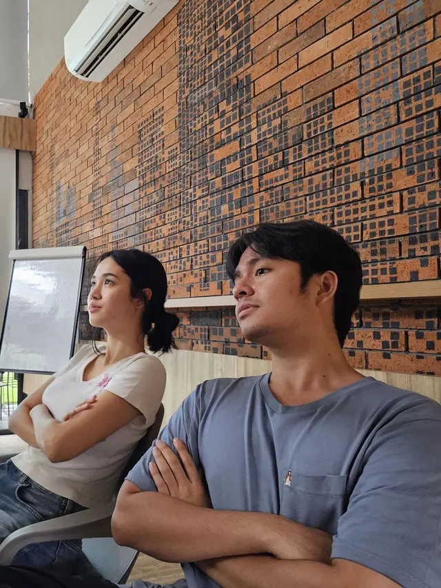 Potret Angga Yunanda bareng ‘anak’  di film Dua Hati Biru (Sumber: Instagram/@angga)