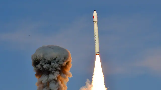 Roket pengangkut satelit China Long March-11